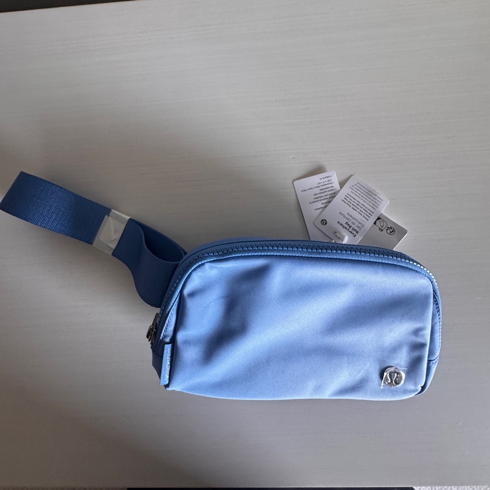 NWT Lululemon 1 Liter Belt Bag Blue - Picture 4 of 6
